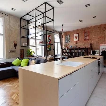 Luxury Loft Under The Castle Διαμέρισμα *